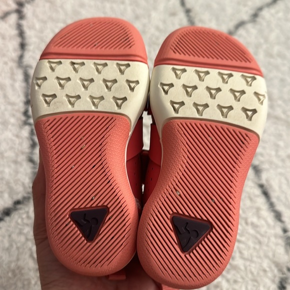 Plae sandal / sneakers,  Style: Sam 2.0 ; Color - coral / pink - size 8 - Picture 4 of 4